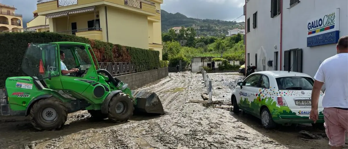 Belvedere Marittimo, smottamenti e fango in strada: ecco i danni causati dal temporale (VIDEO-FOTO)