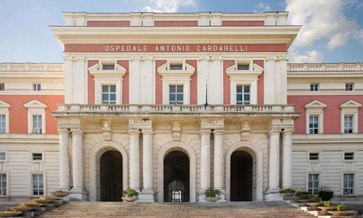 Due sorelle ferite da acido: agguato condotto da ragazze in scooter