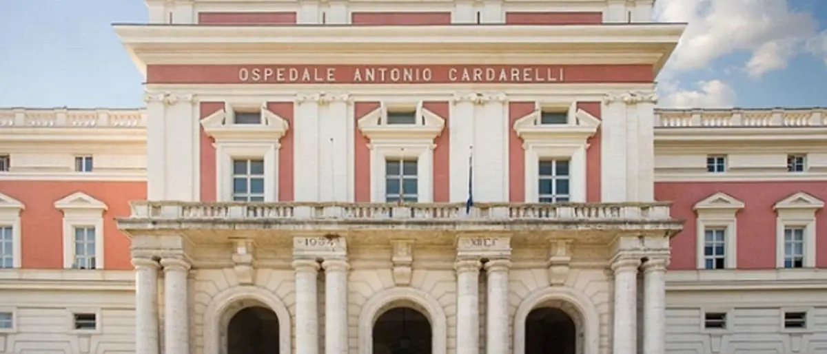 Due sorelle ferite da acido: agguato condotto da ragazze in scooter