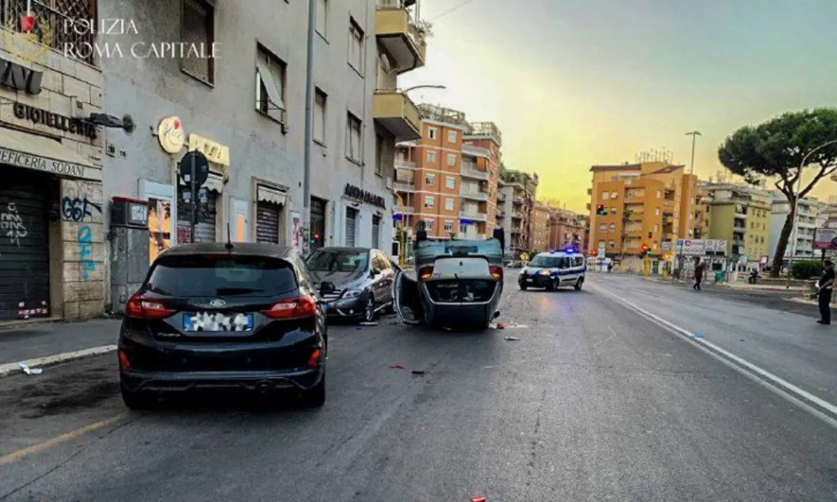 Un morto e cinque feriti in un incidente a Roma: coinvolti quattro veicoli