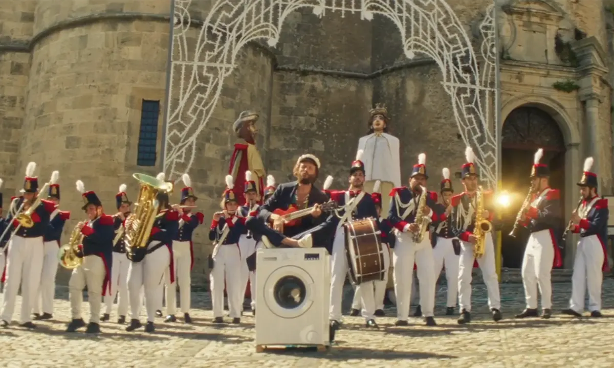 \"Alla salute\", ecco il nuovo video di Jovanotti girato a Scilla tra limoni, uva e mare - VIDEO