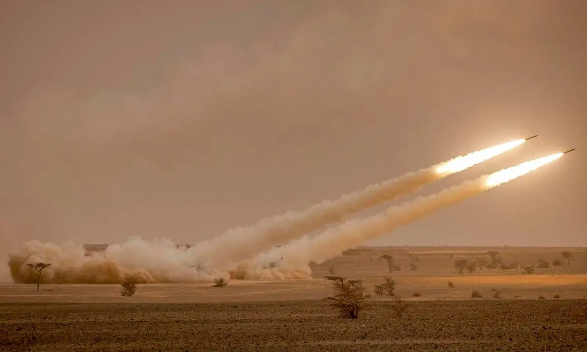 Nuova raffica di missili su Tel Aviv, Israele punta Ali Khamenei