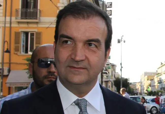 \"LAQUEO\" | Il sindaco Occhiuto: «Racket e usura cancri della nostra economia»