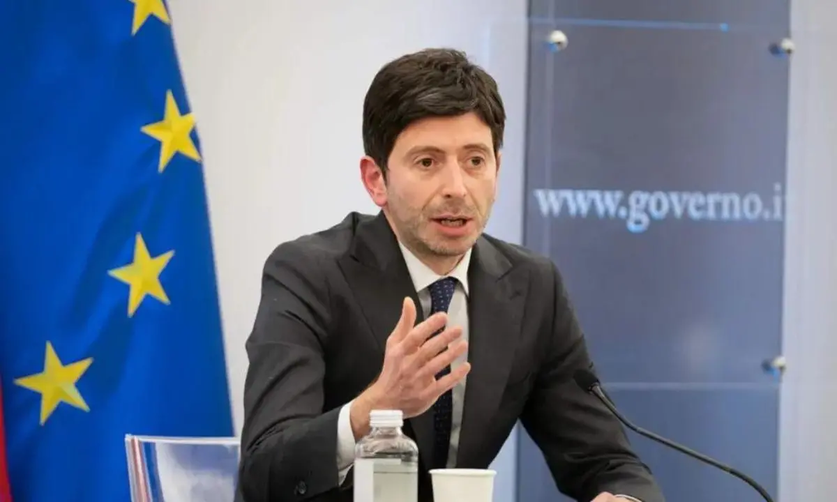 Covid, Speranza: «I fragili facciano il secondo booster»