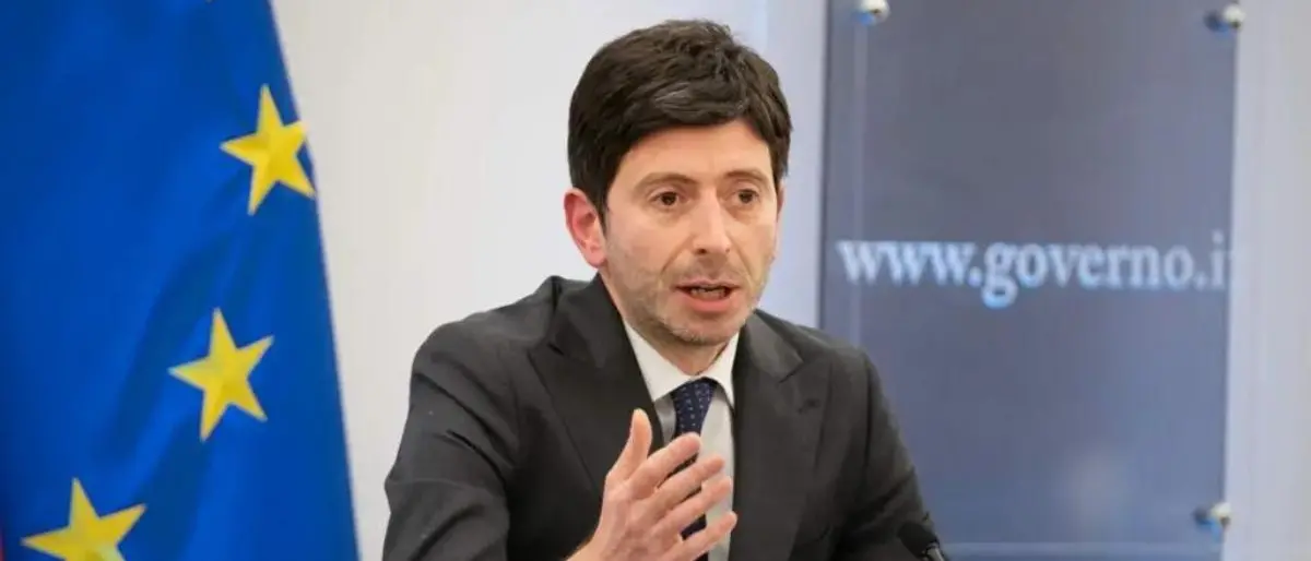 Covid, Speranza: «I fragili facciano il secondo booster»