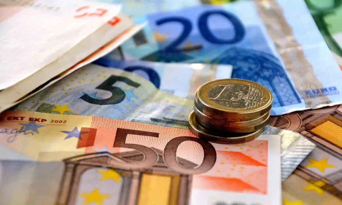 Salario minimo, la Germania lo alza a 12 euro l'ora