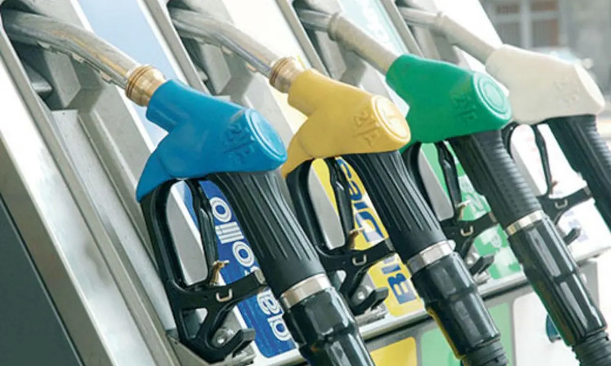 Benzina self scende sotto il tetto di 1,8 euro al litro. Siamo ai livelli di giugno 2023