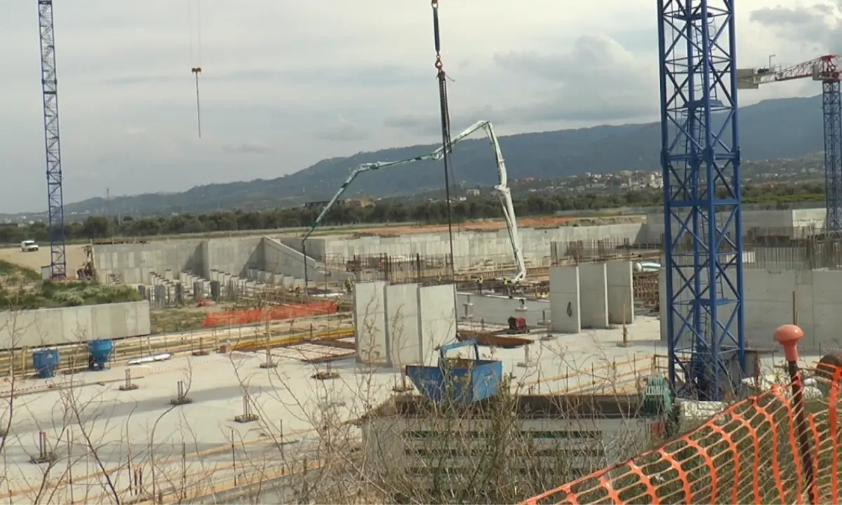Nuovo ospedale della Sibaritide, gravi denunce: manodopera estera e sfruttamento