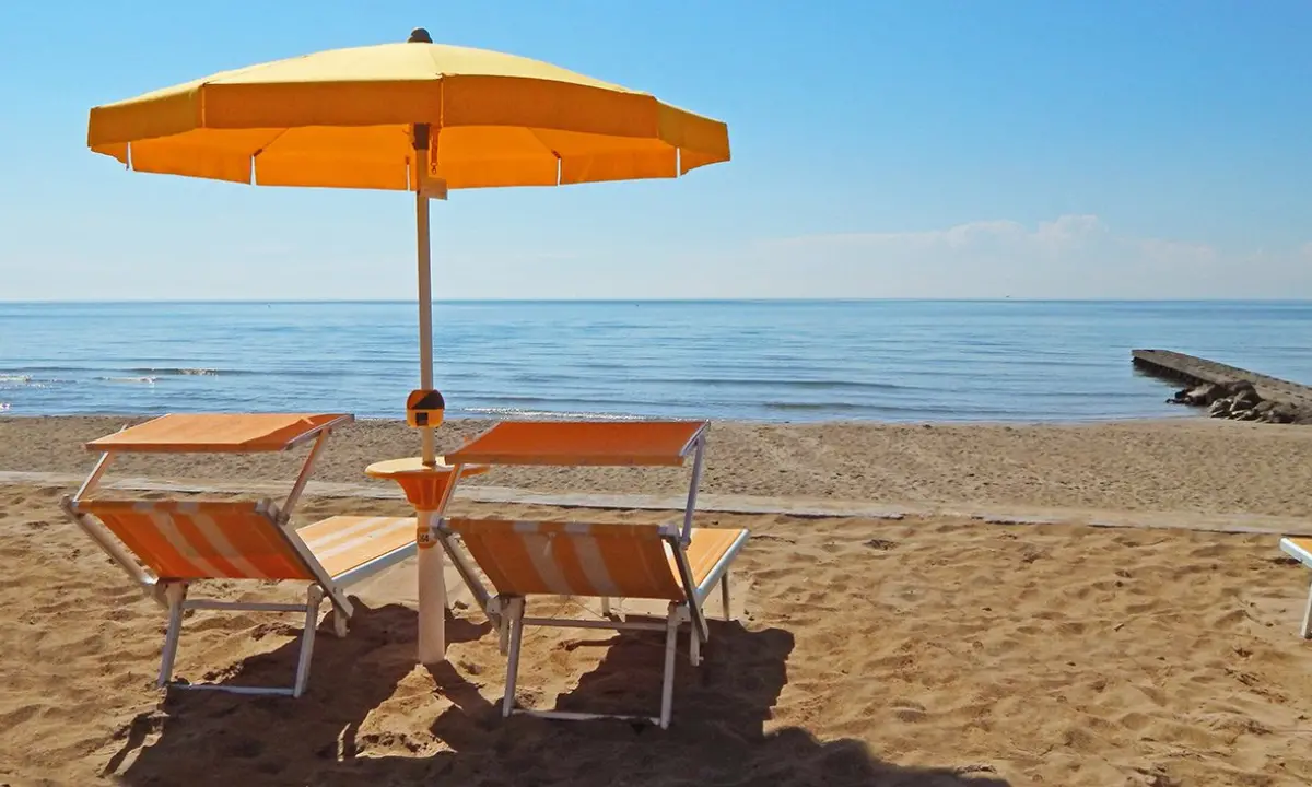 Ecco quanto costerà affittare un ombrellone in provincia di Cosenza: l'elenco delle località turistiche