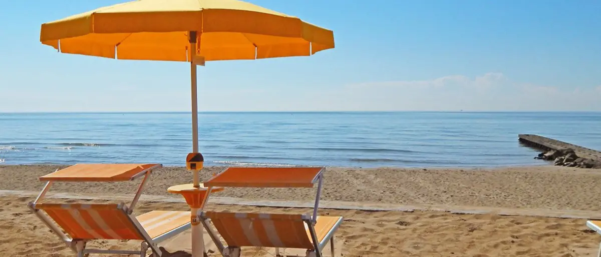 Ecco quanto costerà affittare un ombrellone in provincia di Cosenza: l'elenco delle località turistiche