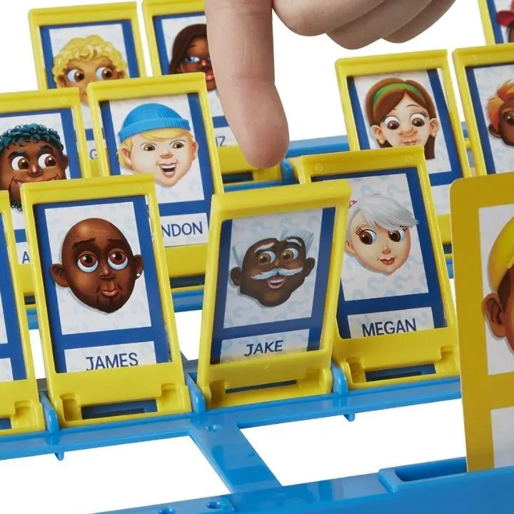 Indovina chi? La panzana del civismo e le maschere della politica