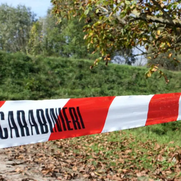 Uccide la moglie a coltellate e poi si toglie la vita: omicidio-suicidio a Lecce