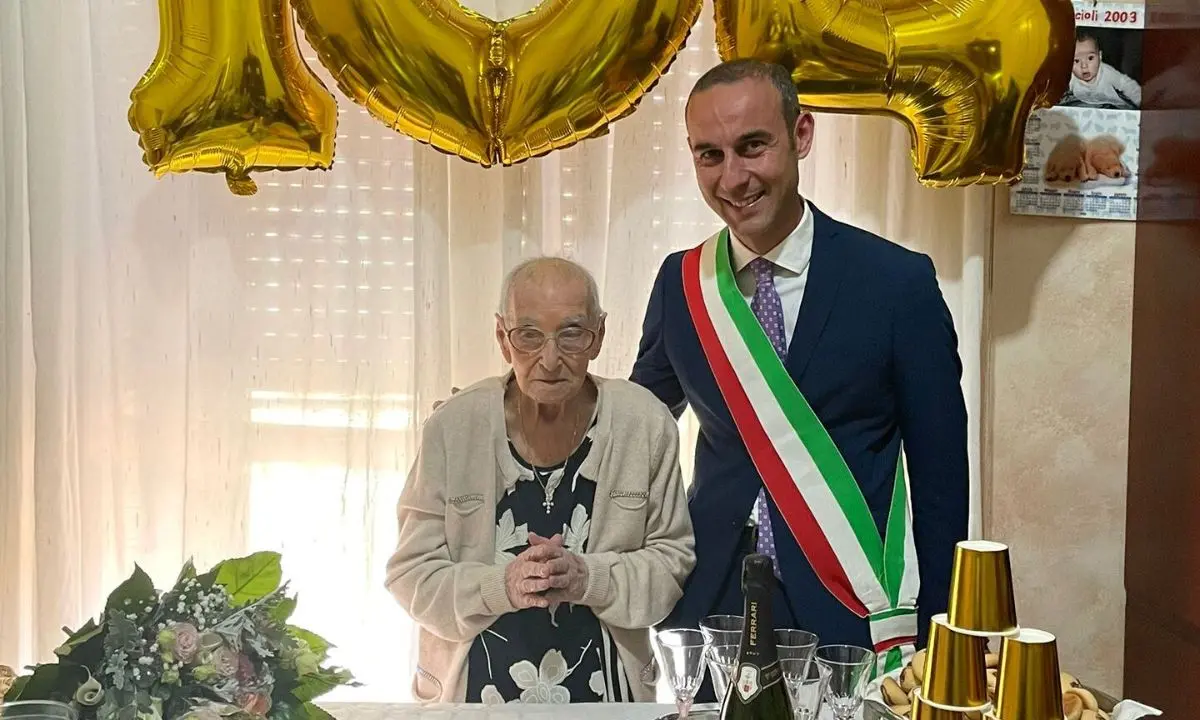 L'omaggio dell'Amministrazione comunale per i 104 anni della signora Eugenia Martire