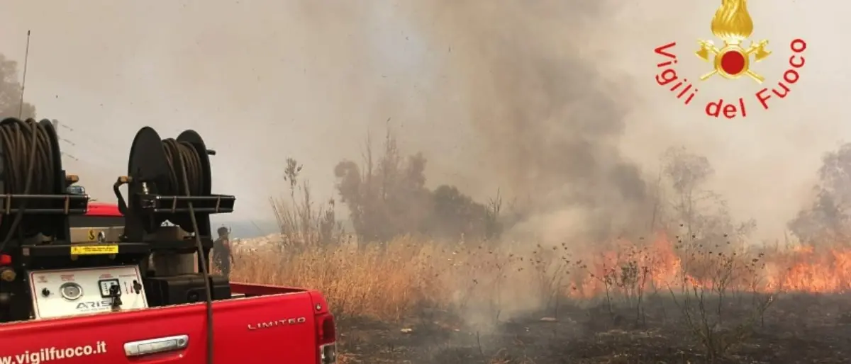Calabria nella morsa degli incendi: quasi mille interventi in pochi giorni