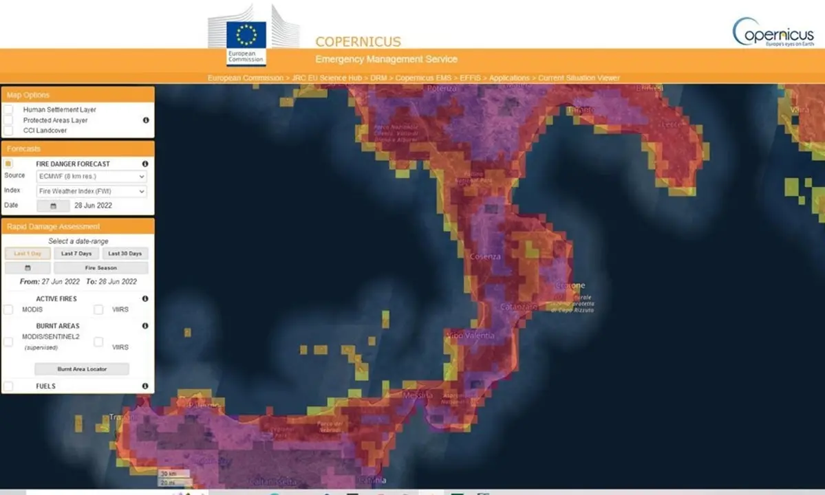 Incendi, dopo Caronte arriva l'allerta del satellite Copernicus: \"pericolo estremo\". Ecco la mappa del rischio