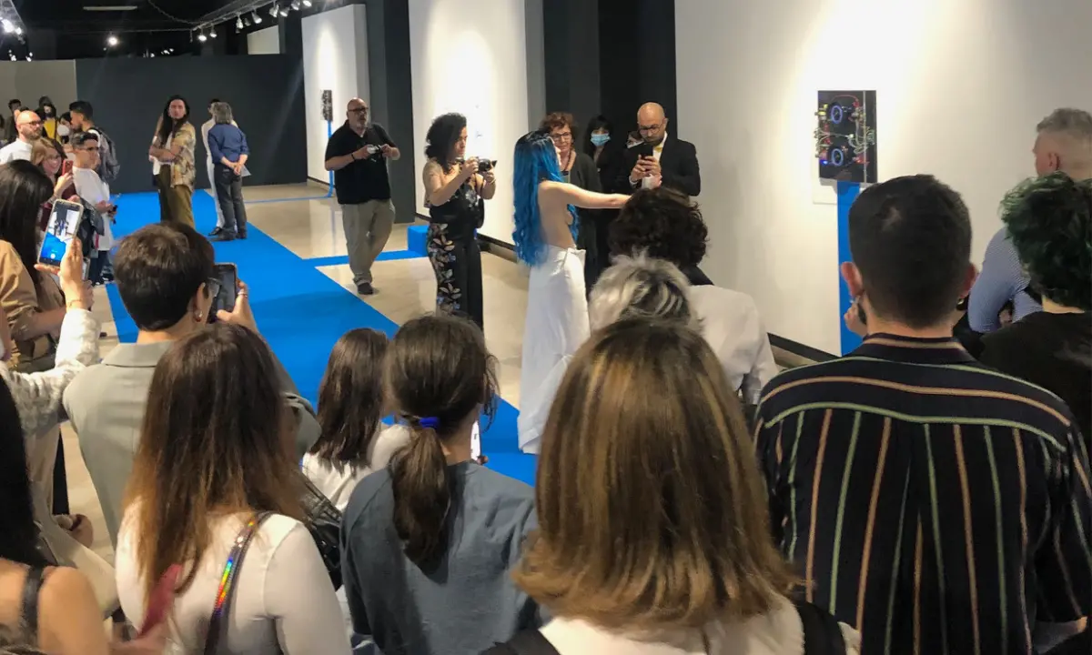 A Rende il finissage della mostra di Angelo Gallo \"Cyan Carpet\"