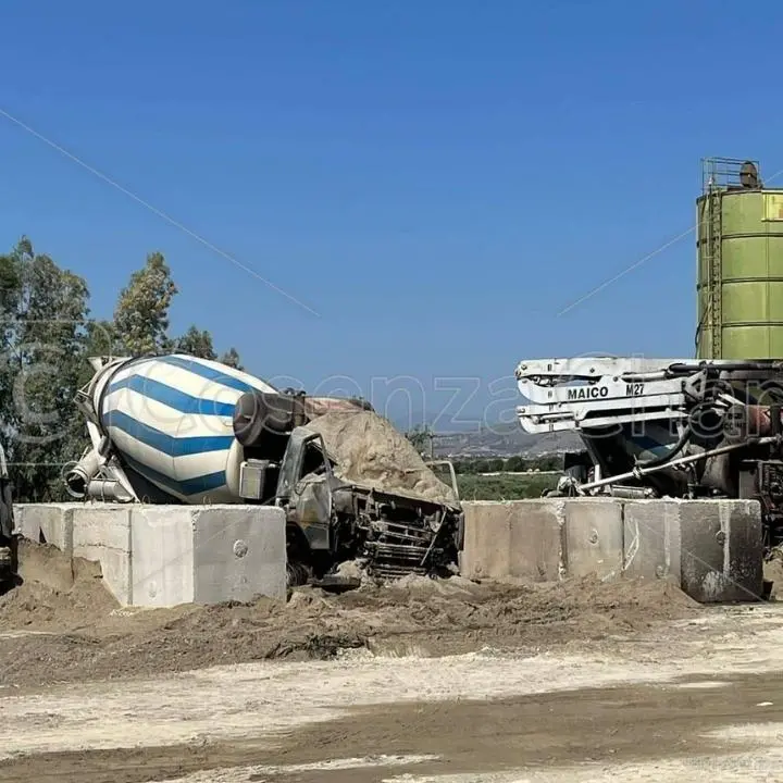 «Vicinanza all'azienda colpita dall'incendio nella Sibaritide»