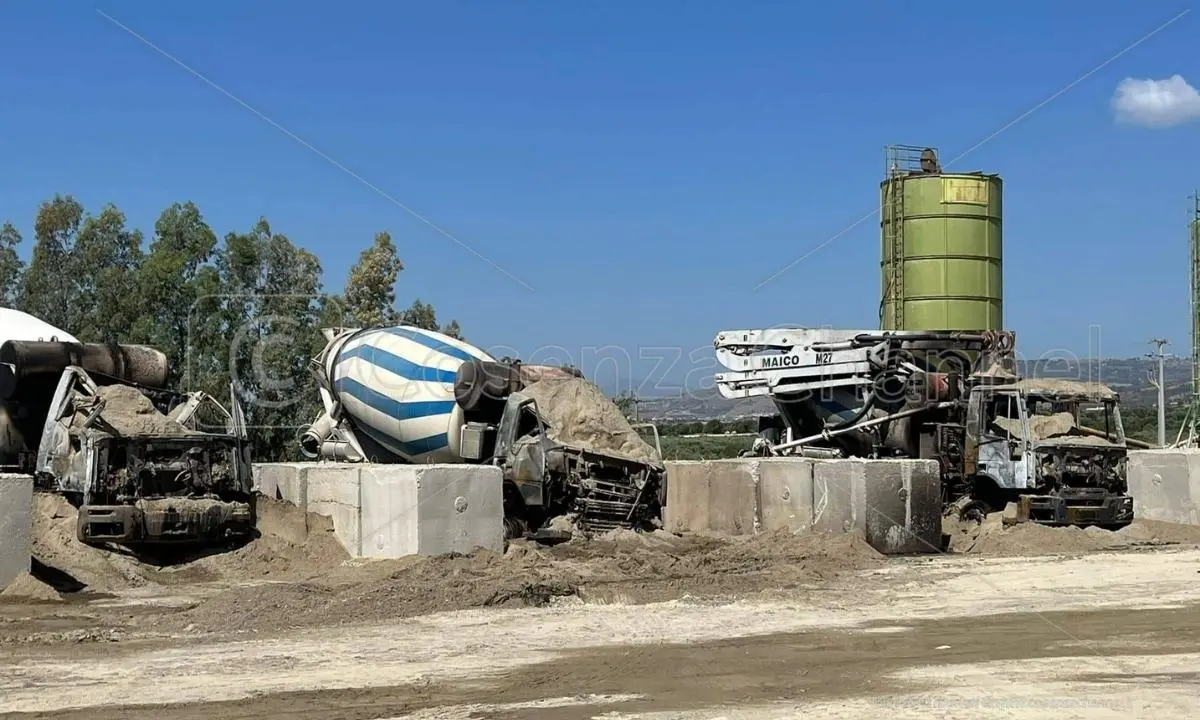 «Vicinanza all'azienda colpita dall'incendio nella Sibaritide»