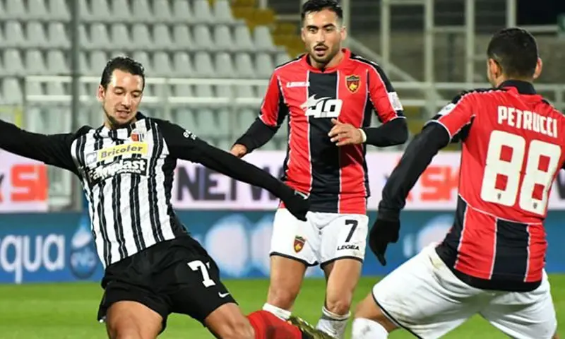 Cosenza, per Cavion c'è da aspettare. Il calciatore per ora serve a Salerno