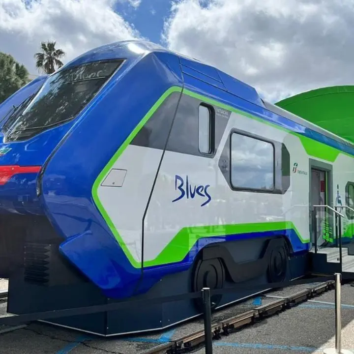 Presentato il treno Blues: dal 2023 percorrerà la tratta Jonica della Calabria