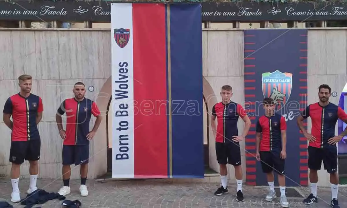 Cosenza Calcio, Frammartino a Guarascio: «Faccia mercato». Da Luzzi scrivono a Caruso