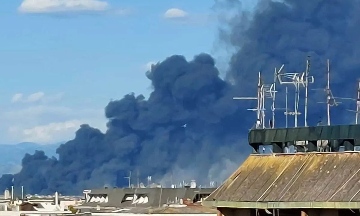 Incendio Centocelle, Ordine medici Roma: «Bomba ecologica»