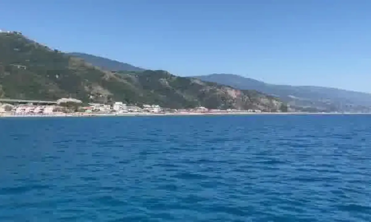 Mare pulito, la Regione Calabria monitora 51 miglia di costa tirrenica: da Vibo Valentia a Cetraro