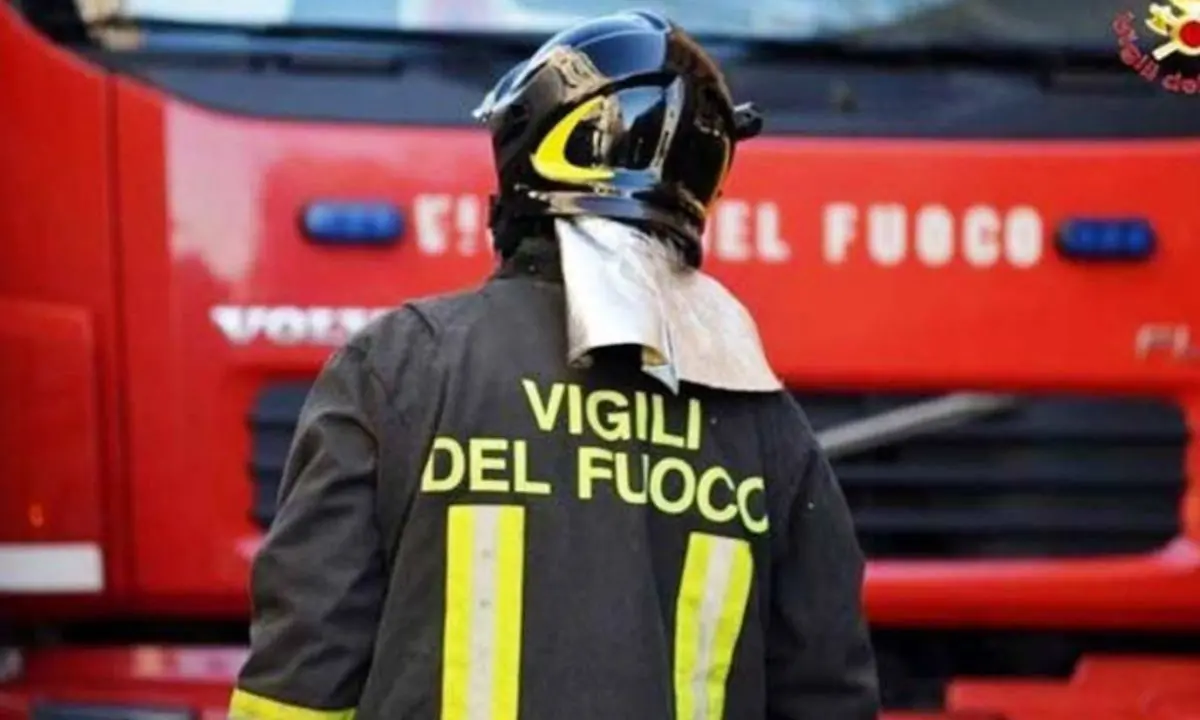 Plataci, incendio nell'area montana del Pollino: intervengono i pompieri