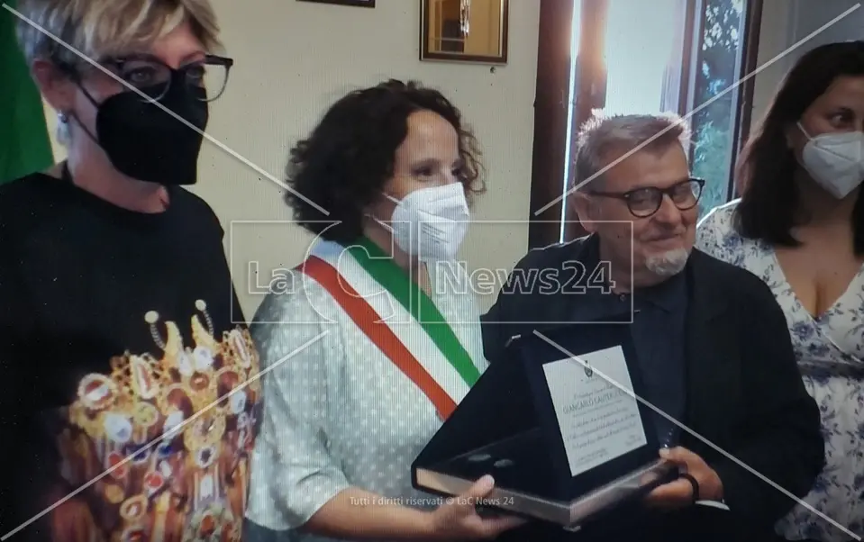 Rovito accoglie l'attore e regista teatrale Cauteruccio: «Calabria regione dalle infinite scommesse» (VIDEO)