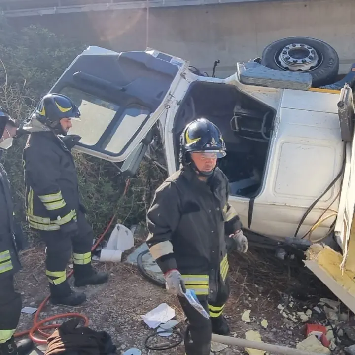 Trebisacce, perde il controllo del suo mezzo e finisce sotto un ponte: deceduto (VIDEO)