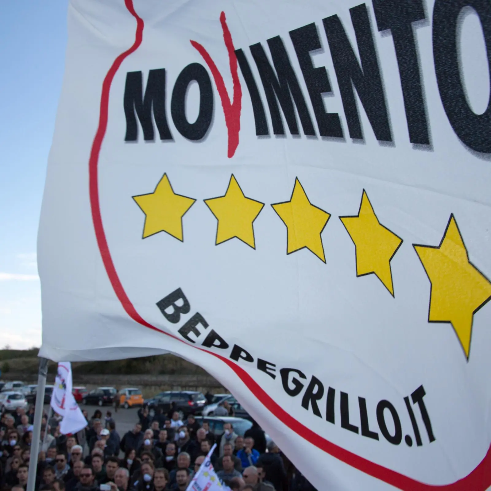 Il M5S: «Oliverio va sospeso dalla carica di presidente di Regione»