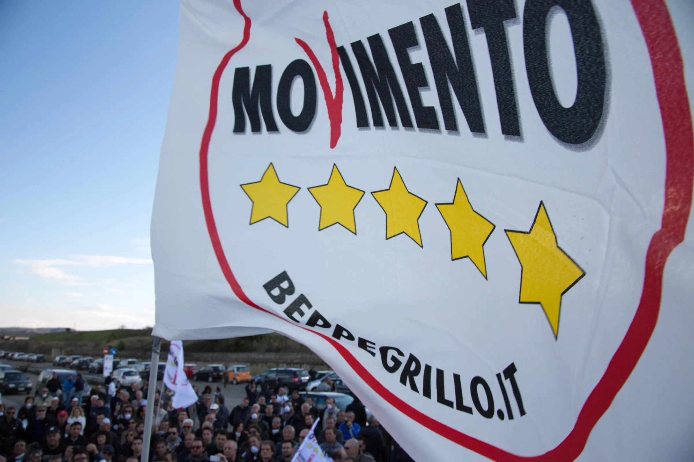 I parlamentari del M5s donano sei sanificatori alle Asp di Cosenza, Vibo e Reggio Calabria