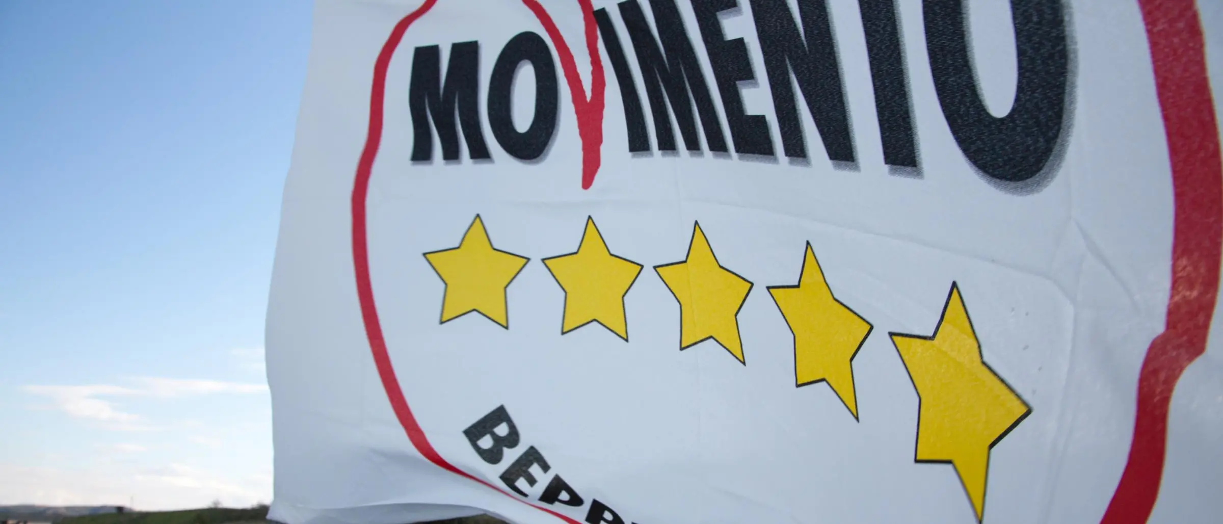 Mc Donald's a piazza Bilotti, i grillini: «Risposta inadeguata»