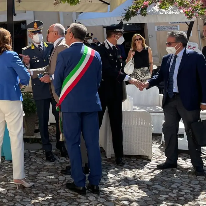 Riunione per l'ordine e la sicurezza a Cetraro, il sindaco: «Lo Stato c'è e ne abbiamo avuto prova concreta»