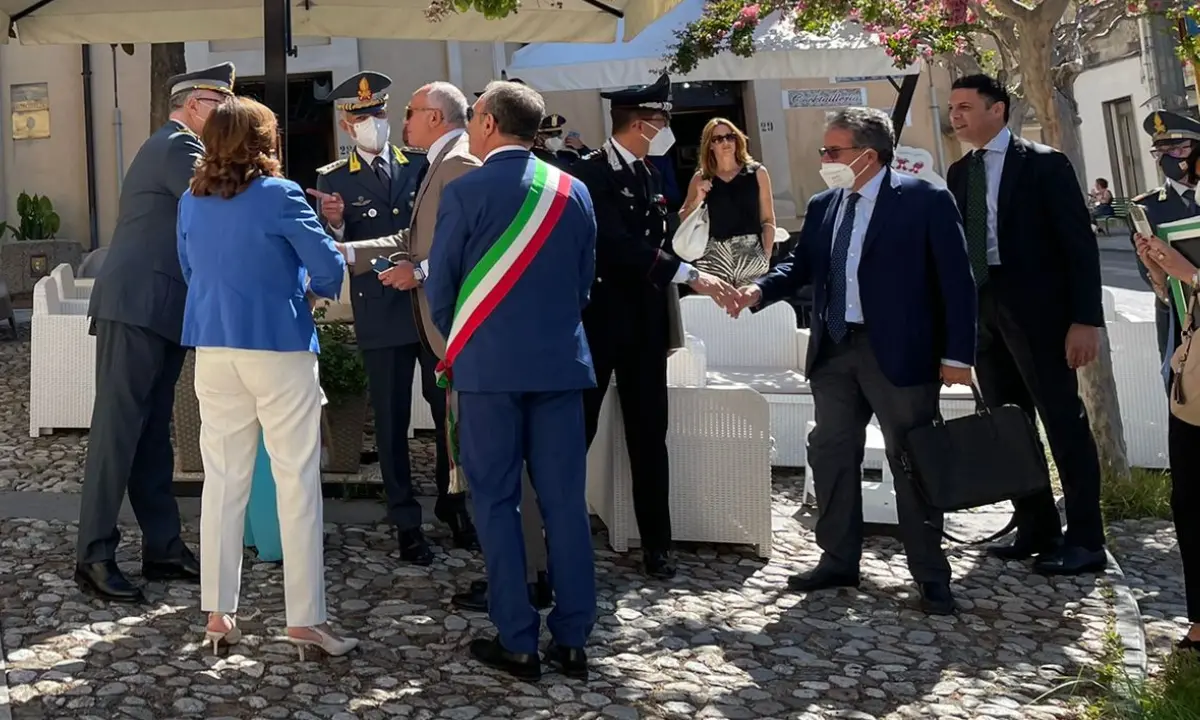 Riunione per l'ordine e la sicurezza a Cetraro, il sindaco: «Lo Stato c'è e ne abbiamo avuto prova concreta»