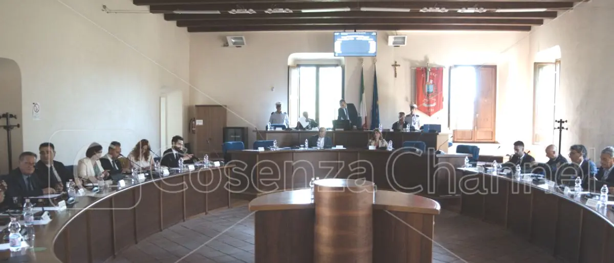 Acri, Capalbo: «Entro un mese la stabilizzazione dei lavoratori LSU del Comune»