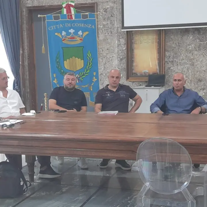 Cosenza, il sindaco incontra i rappresentanti sindacali per il nuovo piano rifiuti
