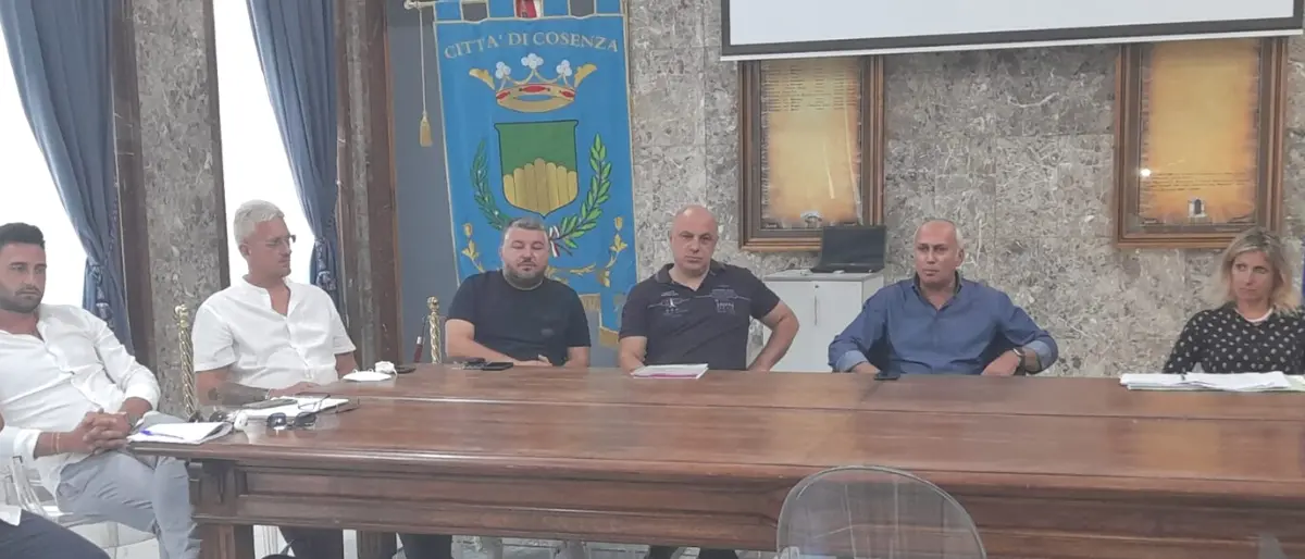 Cosenza, il sindaco incontra i rappresentanti sindacali per il nuovo piano rifiuti