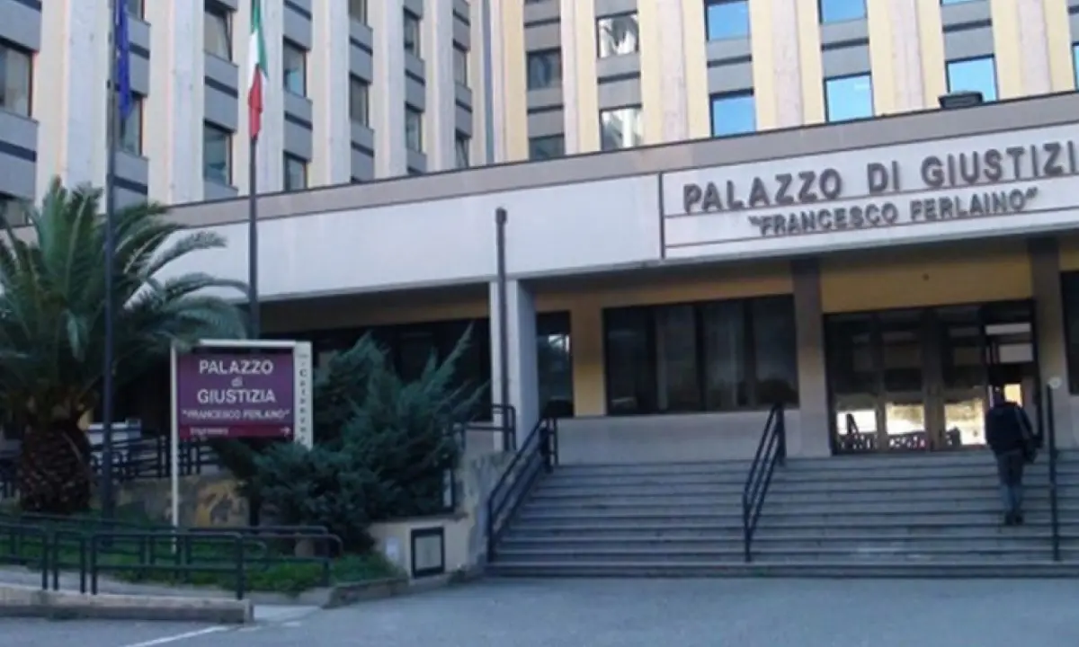 \"Kossa\", regge l'associazione mafiosa contestata ai Forastefano: 16 condanne e 8 assoluzioni