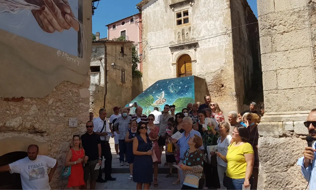 Inaugurato a Mendicino il \"Museo Urbano della Seta all'aperto\"