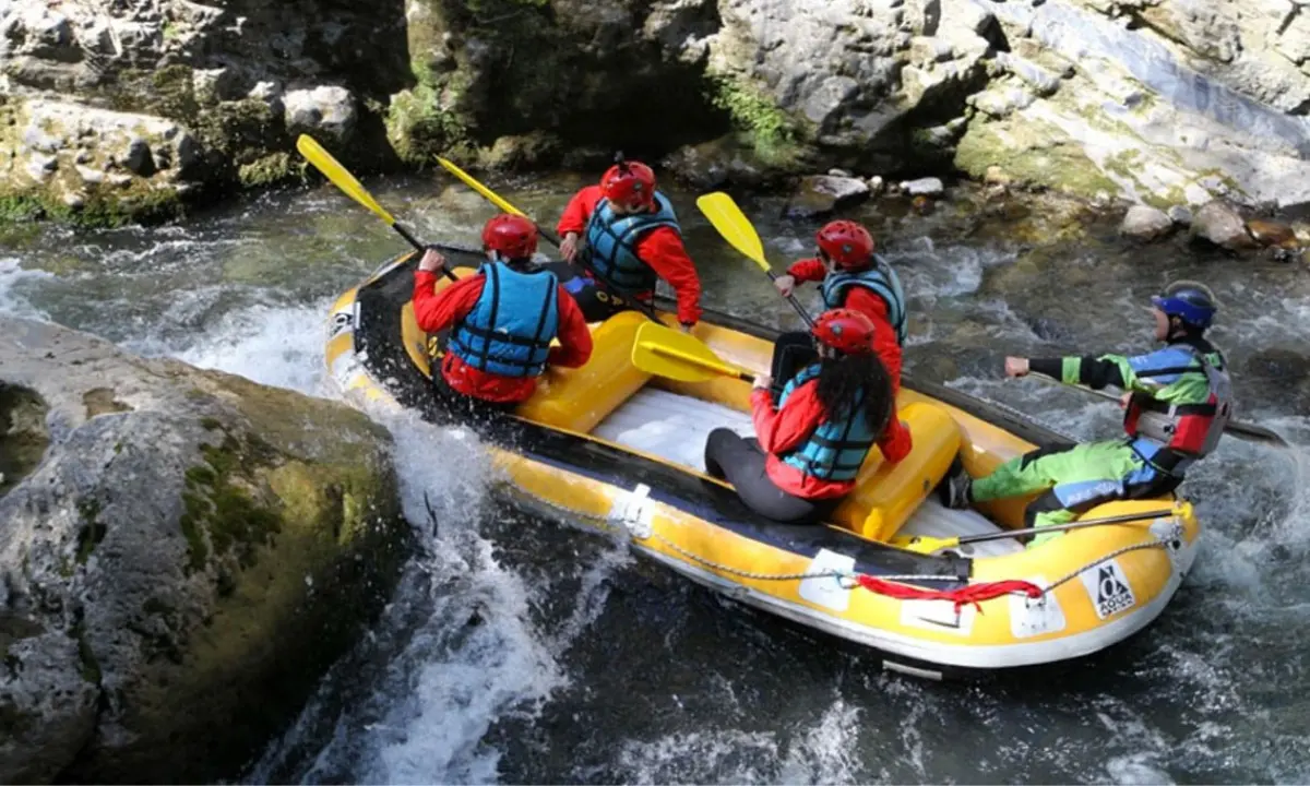 Rafting, trekking, terme e relax in barca: come passare le vacanze in provincia di Cosenza