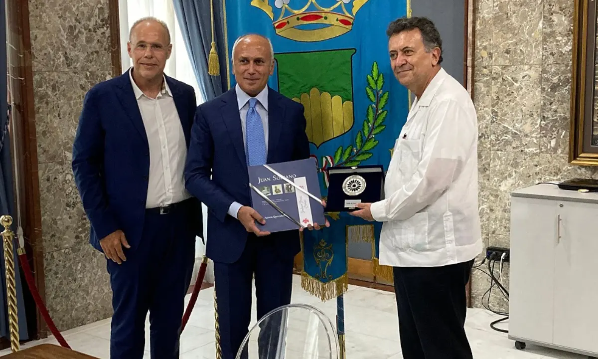 L'ambasciatore del Messico a Palazzo dei Bruzi. «Cosenza sede di un consolato onorario» (FOTO)