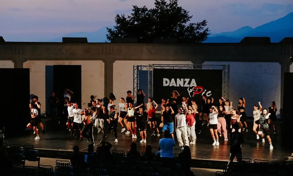 Diamante, successo al Teatro dei Ruderi di Cirella per il Danza Pic