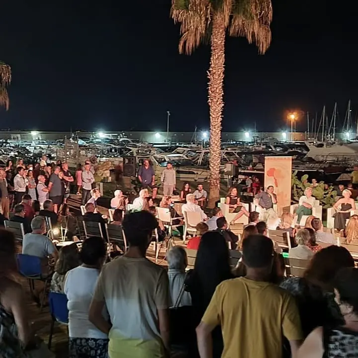 Cetraro, bagno di folla per la presentazione del nuovo libro di Aieta