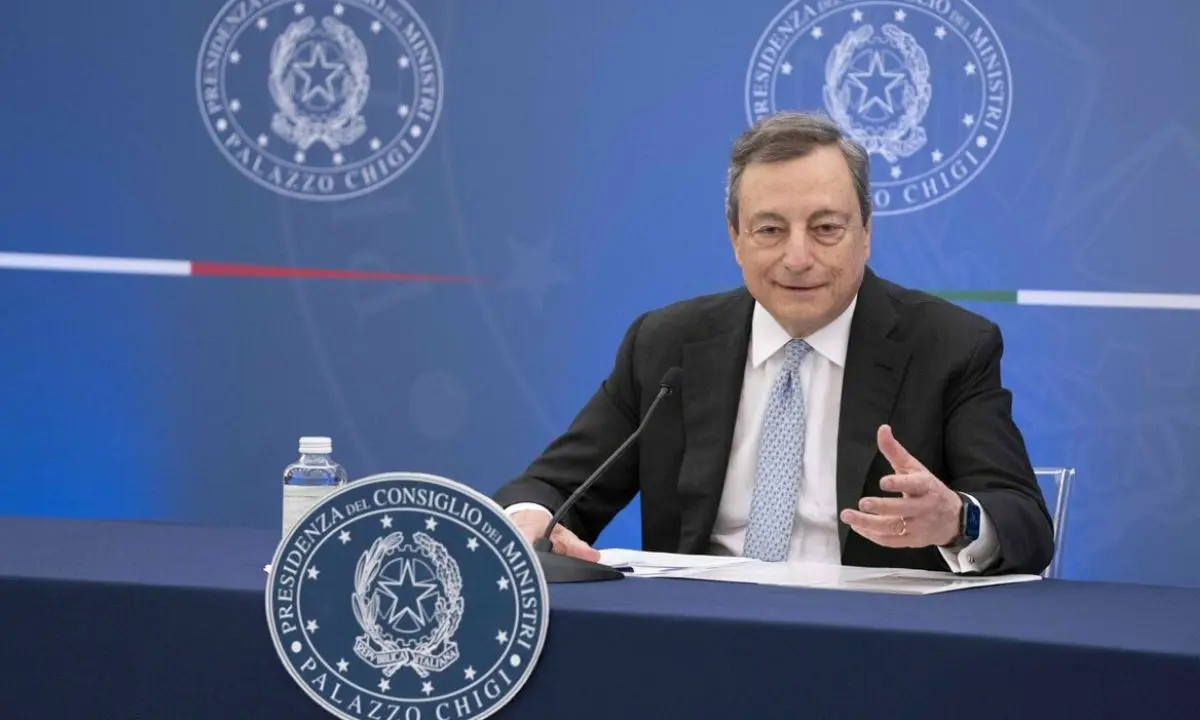 Draghi rassicura gli italiani: «Le attività del governo non si fermano»