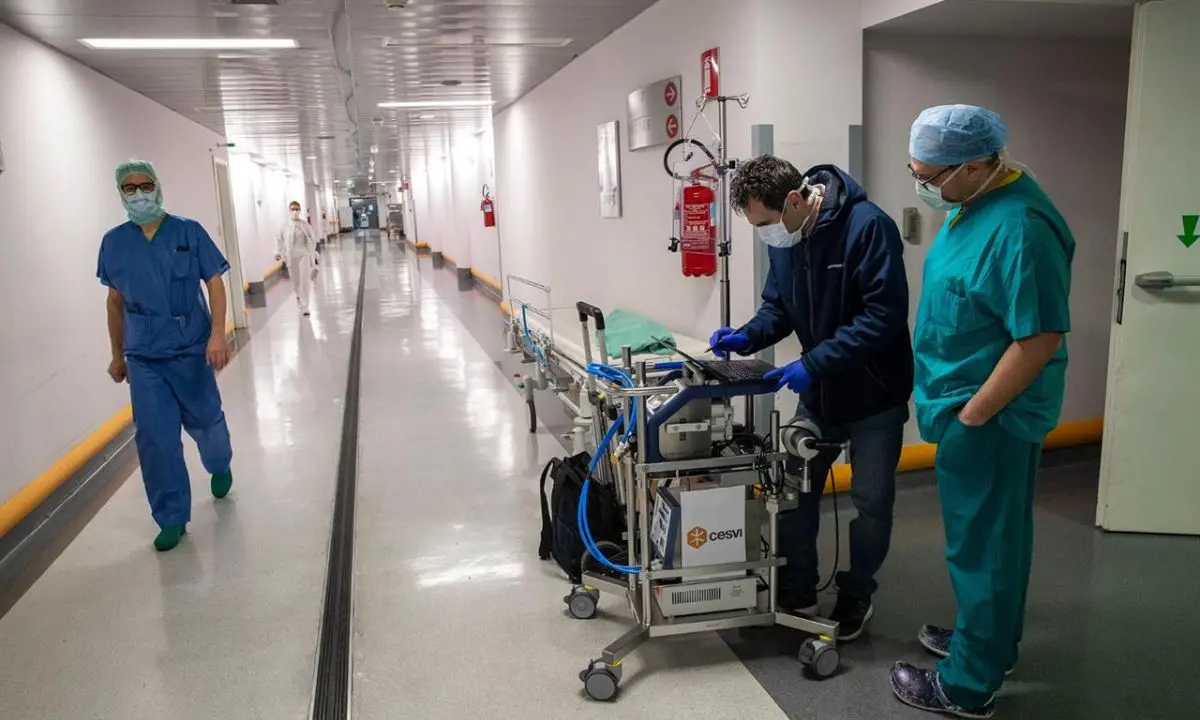 Lamezia Terme, entra con un manganello in ospedale e picchia il primario