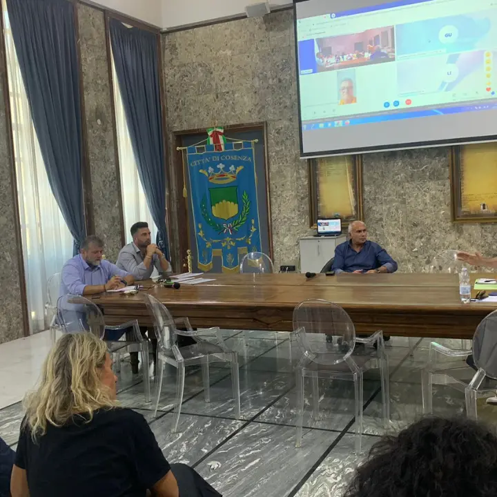 Cosenza, ecco il nuovo piano rifiuti voluto dalla maggioranza che sostiene Caruso