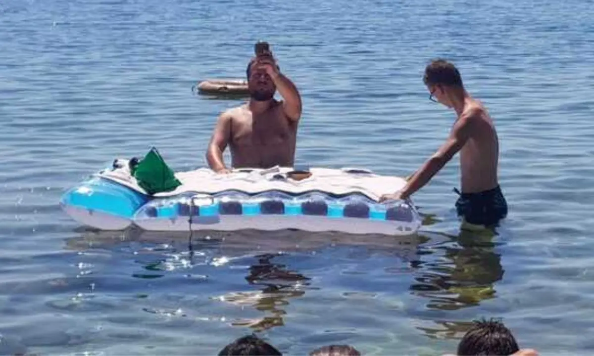 Celebra la messa in mare a Crotone: indagato un sacerdote. Ecco tutte le accuse