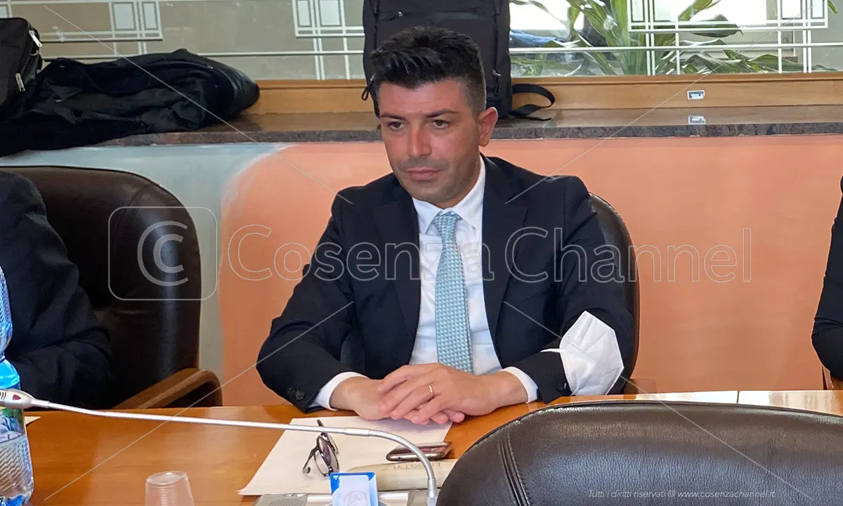 Cosenza, Spadafora: «Costanzo inesperto. Sui Tributi ho documentazioni precise»
