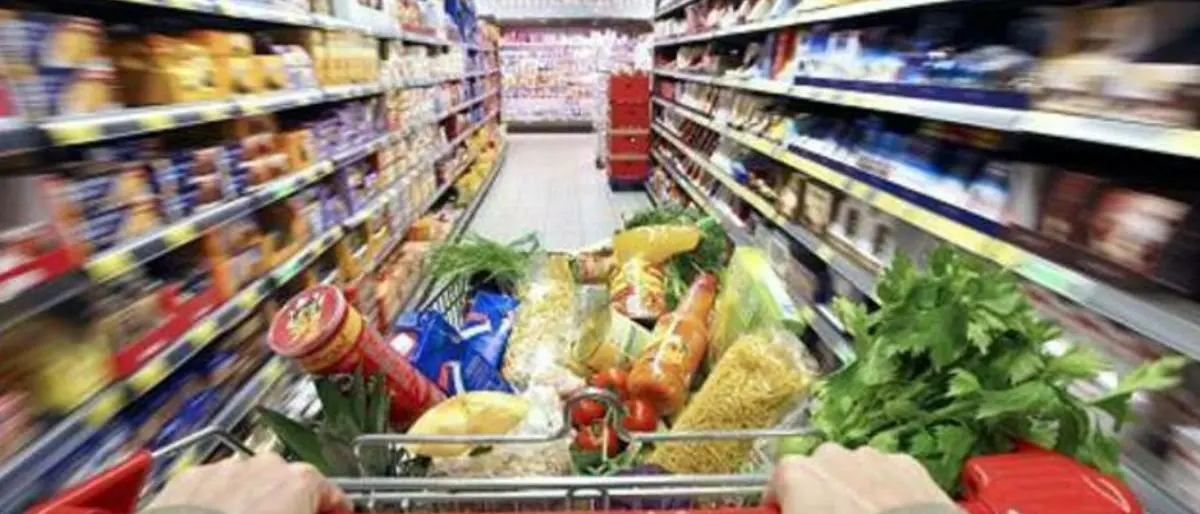 Inflazione 2022, le famiglie italiane hanno spesso 2.369 euro in più